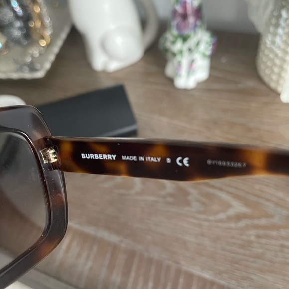 Burberry Sunglasses - Picture 4 of 6